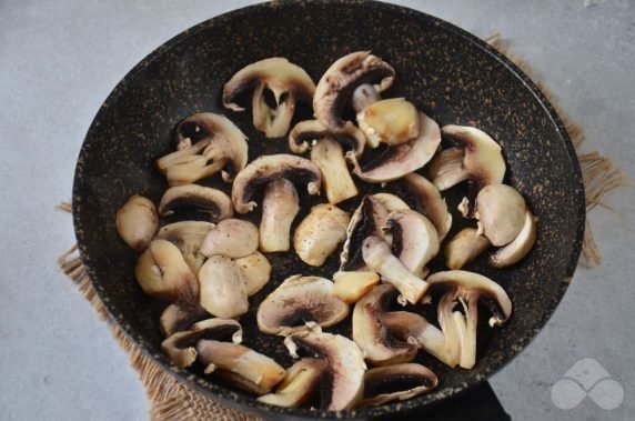 Salad with jamon and mushrooms: photo of recipe preparation, step 1