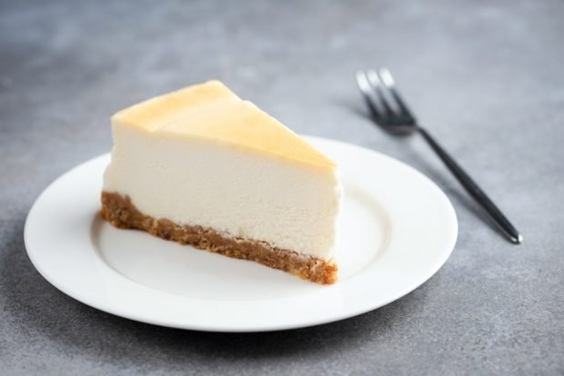 Low–calorie cheesecake is a simple and delicious recipe, how to cook step by step