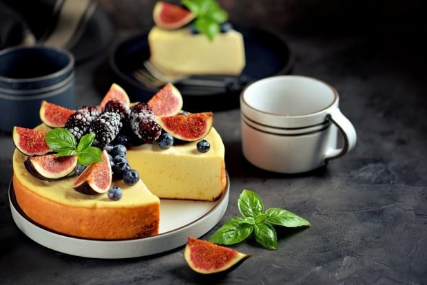 Lemon cheesecake in a slow cooker