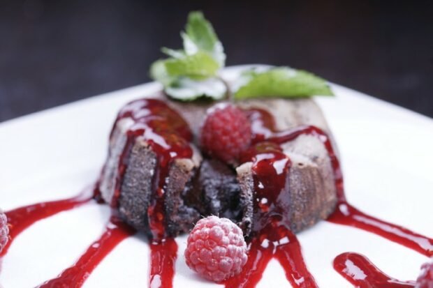 Chocolate fondue with raspberries 