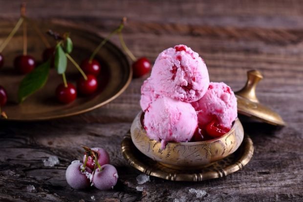 Cherry ice cream