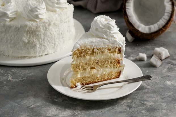 Coconut cake with protein cream