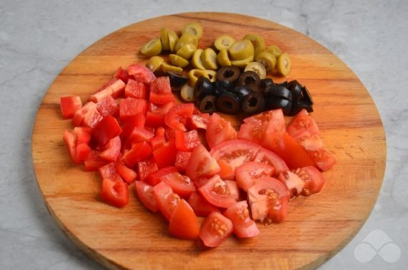 Italian salad with tuna, olives and olives: photo of recipe preparation, step 1