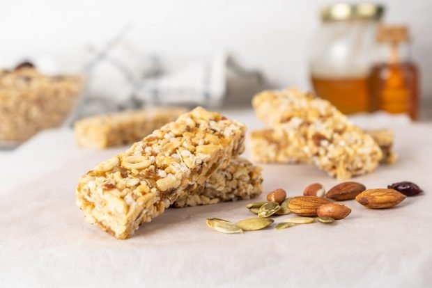 Peanut and honey bars