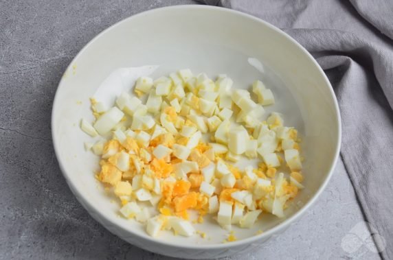 Crab salad with cherry and sesame: photo of recipe preparation, step 1