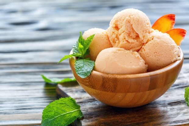 Peach ice cream