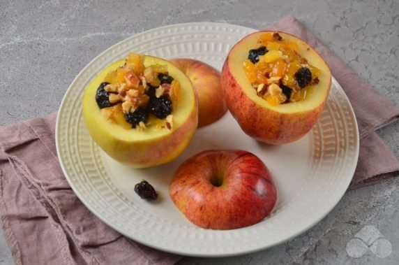 Baked apples with dried fruits: photo of recipe preparation, step 3