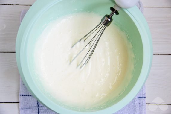 Napoleon cake with sour cream: photo of recipe preparation, step 8