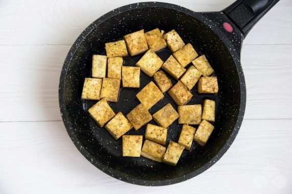 Salad with fried tofu and vegetables: photo of recipe preparation, step 1