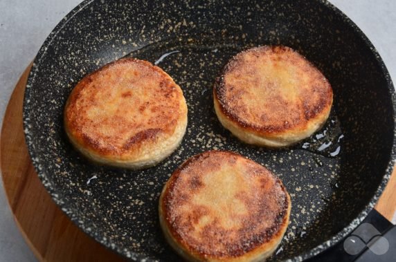 Lush cheesecakes on rice flour: photo of recipe preparation, step 7