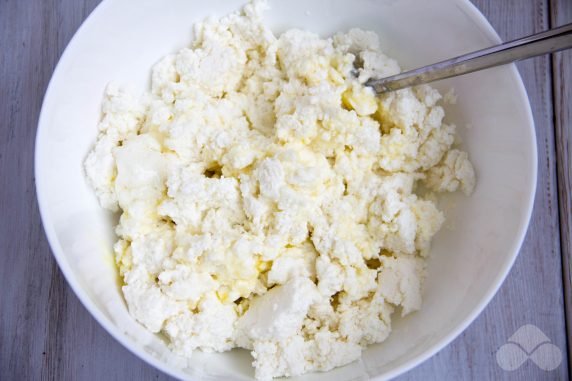 Cheesecakes with coconut flour in the oven: photo of recipe preparation, step 1