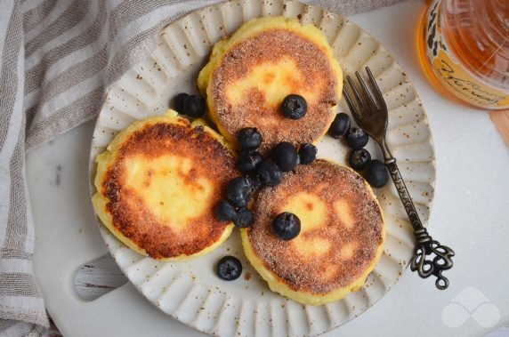 Cheesecakes on rice flour without sugar: photo of recipe preparation, step 5