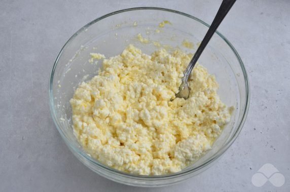 Cheesecakes from granular cottage cheese: photo of recipe preparation, step 1