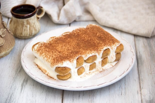 Tiramisu with sour cream and mascarpone