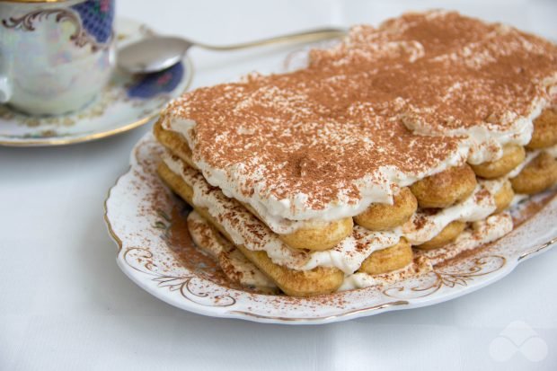 Tiramisu with cream