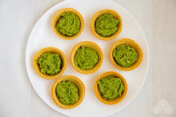 Tartlets with shrimp and avocado cream: photo of recipe preparation, step 4