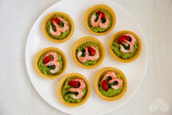 Tartlets with shrimp and avocado cream: photo of recipe preparation, step 5