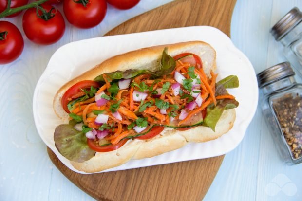 Hot dogs with sausages, vegetables and Korean carrots – a simple and delicious recipe with photos (step by step)