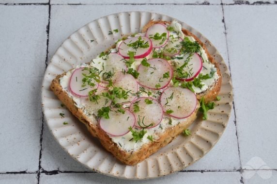 Sandwiches with radish and herbs: photo of recipe preparation, step 3