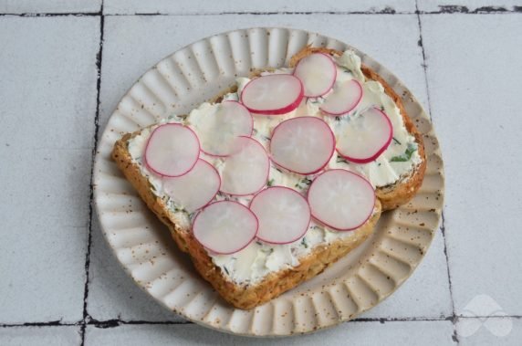 Sandwiches with radish and herbs: photo of recipe preparation, step 2