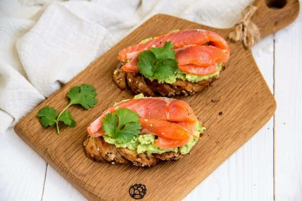 Bruschetta with salmon and avocado – a simple and delicious recipe with photos (step by step)