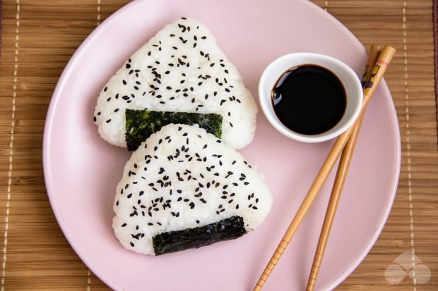 Onigiri with crab sticks – a simple and delicious recipe with photos (step by step)