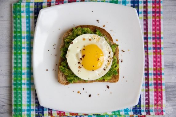 Avocado and egg sandwich: photo of recipe preparation, step 4