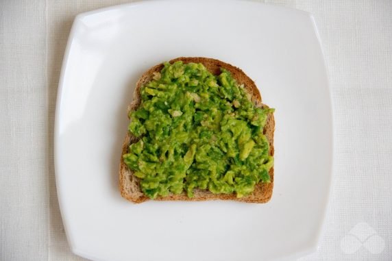 Avocado and egg sandwich: photo of recipe preparation, step 2