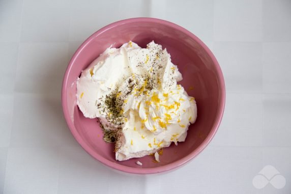 Pita bread roll with smoked salmon and rosemary: photo of recipe preparation, step 1