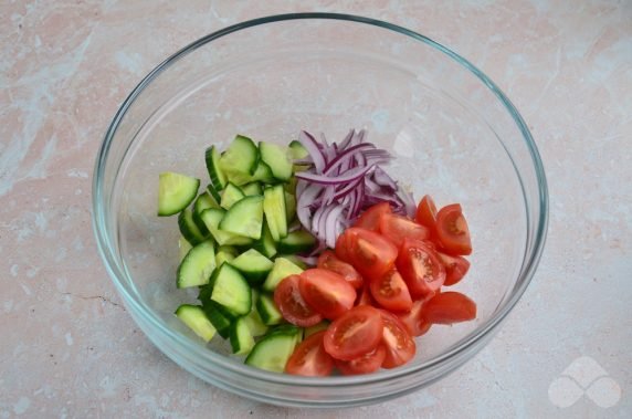 Salad with tuna, fresh vegetables and olives: photo of recipe preparation, step 1