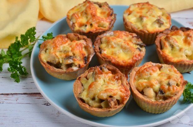 Baked tartlets with chicken, mushrooms and cheese – a simple and delicious recipe with photos (step by step)