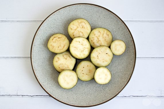 Fried eggplant in breading: photo of recipe preparation, step 1