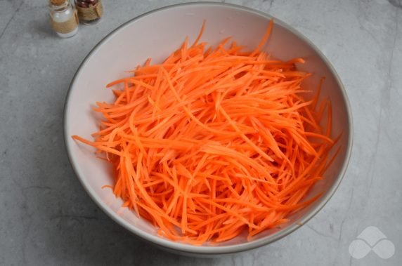 Spicy carrot in Korean: photo of recipe preparation, step 1