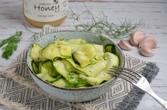 Pickled zucchini with herbs and honey: photo of recipe preparation, step 4