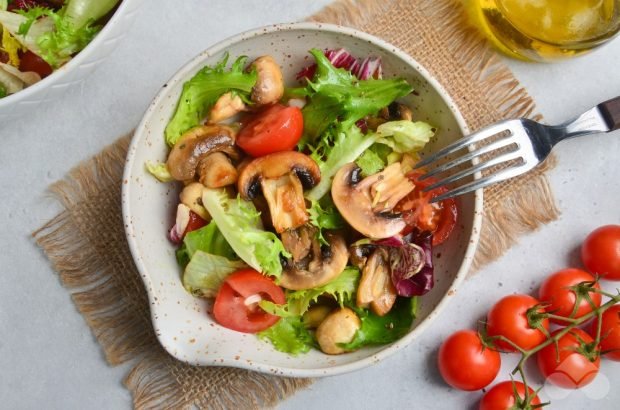 Cherry and mushroom salad