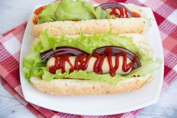 Quick hot dog with purple onion – a simple and delicious recipe with photos (step by step)