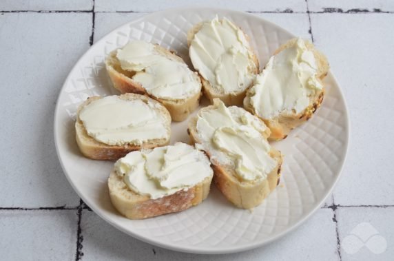 Canapé with salmon and cream cheese : photo of recipe preparation, step 1