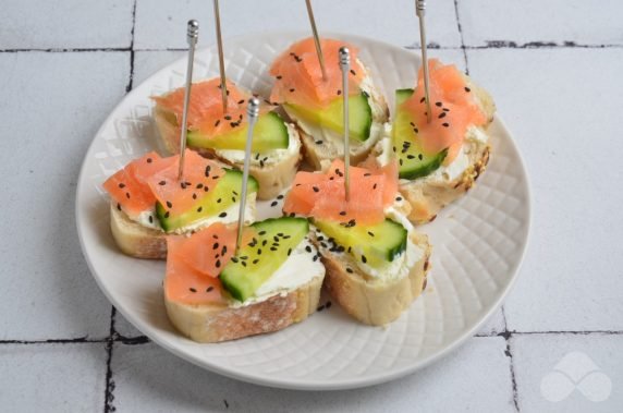 Canapé with salmon and cream cheese : photo of recipe preparation, step 3