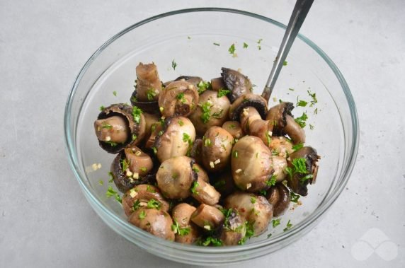 Mushrooms with herbs in Korean: photo of recipe preparation, step 3