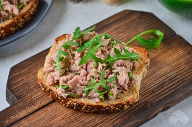 Tuna and greens sandwiches