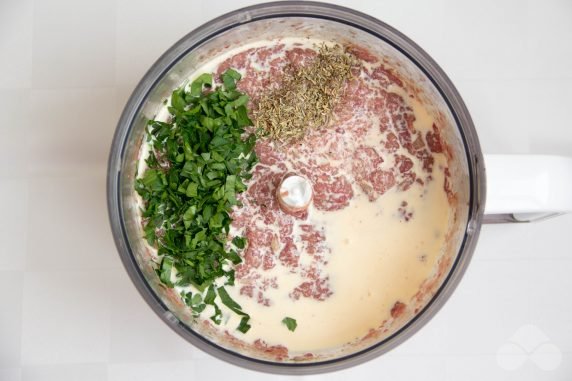 Baked chicken pate with cilantro: photo of recipe preparation, step 4