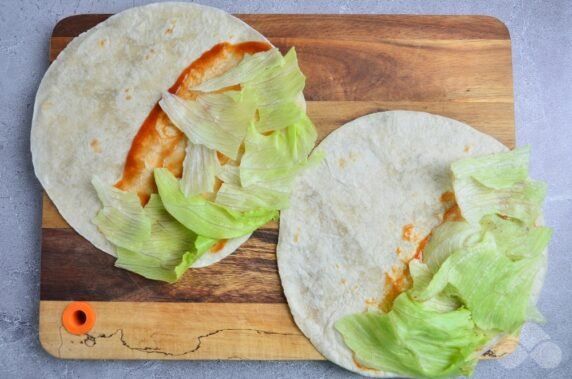 Taco with chicken, vegetables and cheese: photo of recipe preparation, step 2
