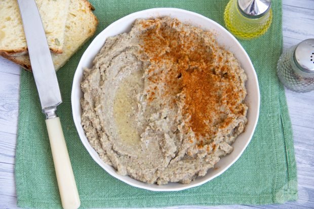 Homemade lentil hummus