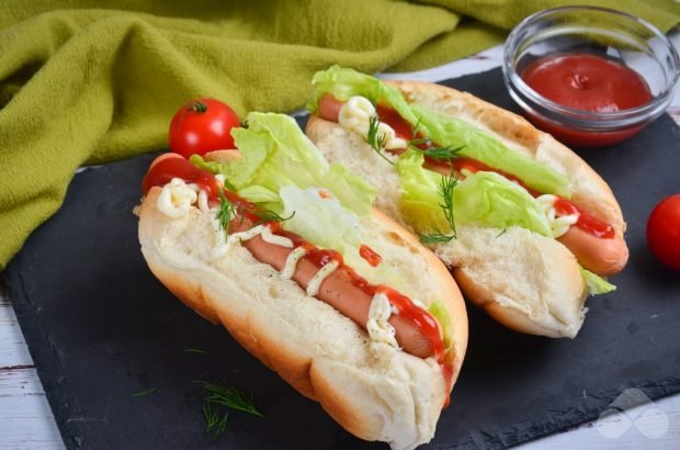 Classic hot dog without mustard