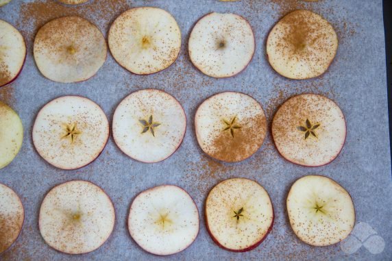 Spicy apple chips: photo of recipe preparation, step 2