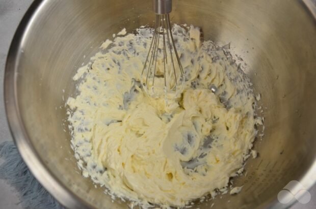 Crackers with red fish and cottage cheese: photo of recipe preparation, step 1