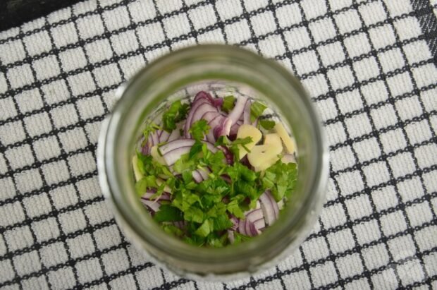 Lightly salted tomatoes with onions: photo of recipe preparation, step 5