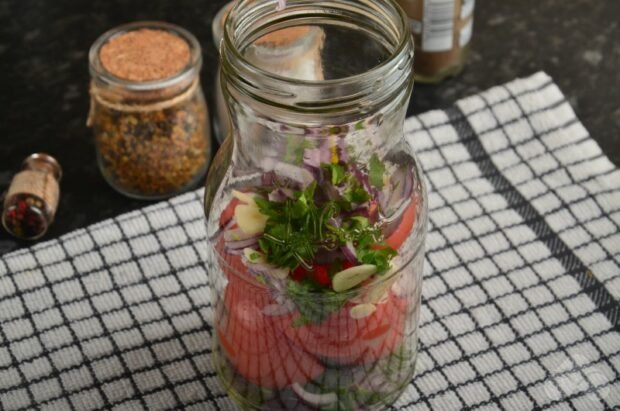 Lightly salted tomatoes with onions: photo of recipe preparation, step 6