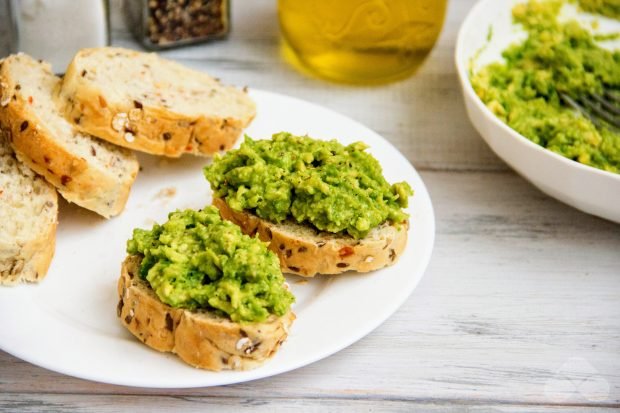 Avocado pasta for sandwiches