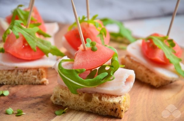 Canapes with ham and tomatoes – a simple and delicious recipe with photos (step by step)